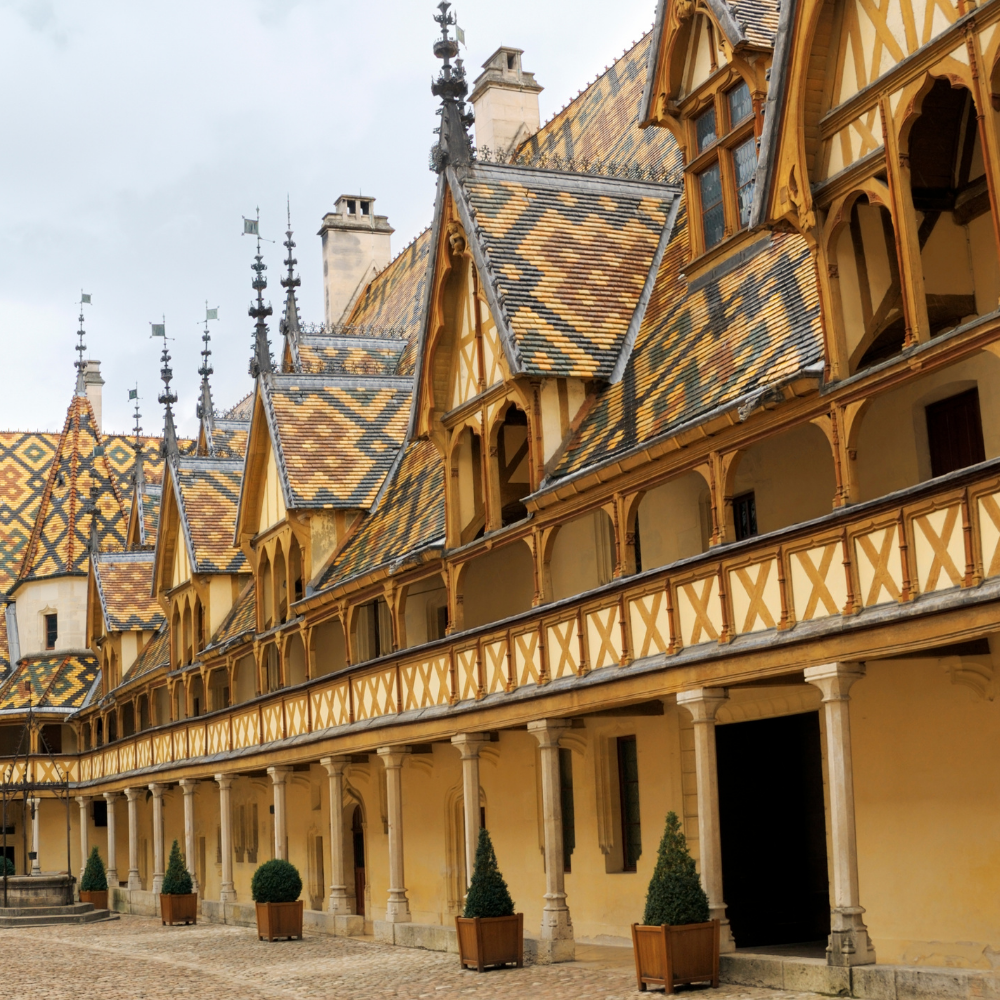 2CV Rental Box • Free Getaway & Discovery of Beaune