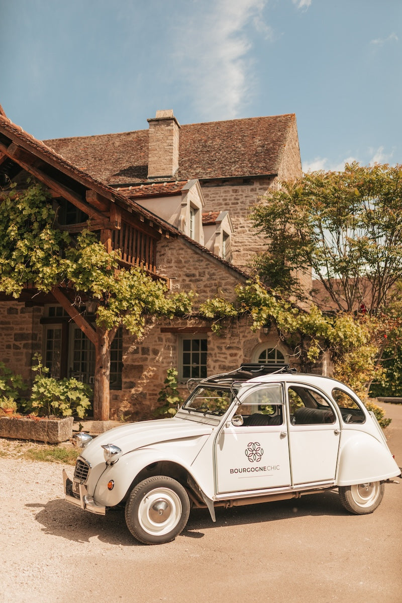 La Côte-d'Or de manière Insolite : Louez une 2CV et Découvrez les meilleures activités à faire