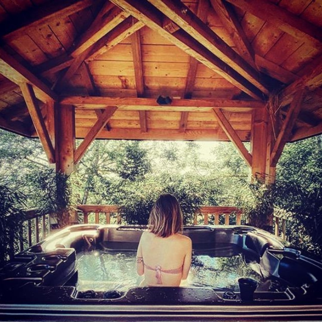 [1 NIGHT] Luxury Room OF YOUR CHOICE • Private Jacuzzi®